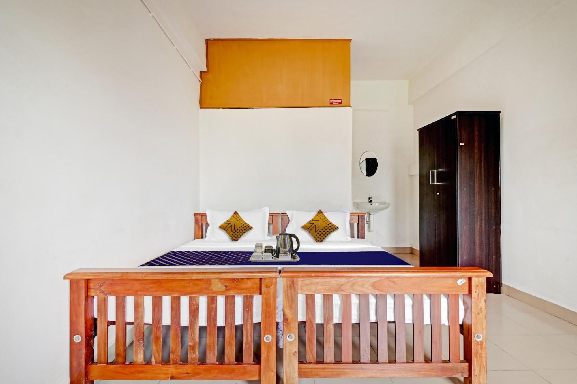 Spot On Jayesh Guest House นาสิก ภายนอก รูปภาพ