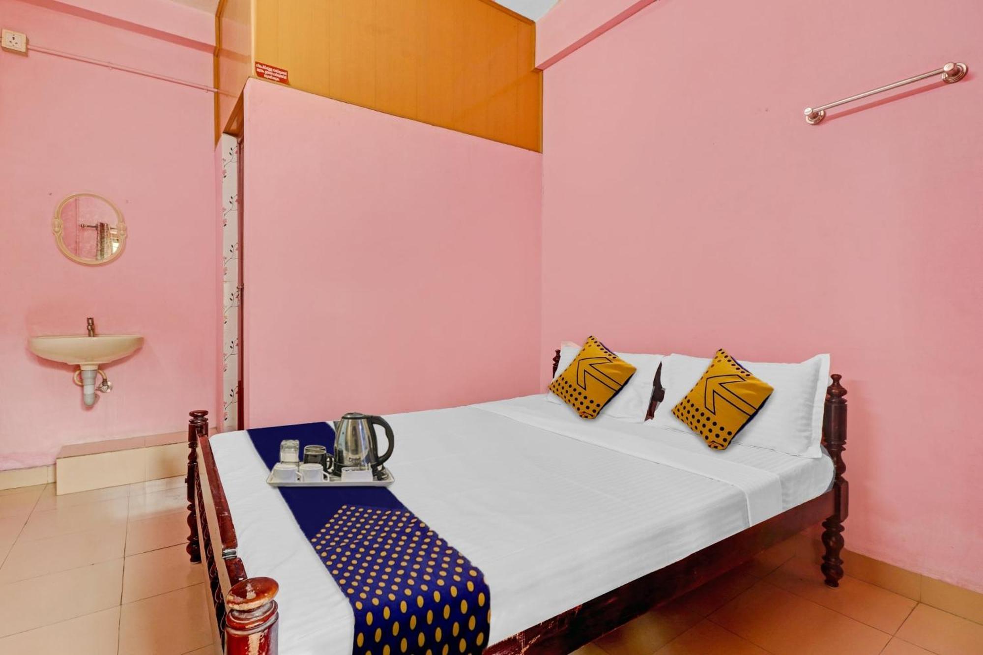 Spot On Jayesh Guest House นาสิก ภายนอก รูปภาพ