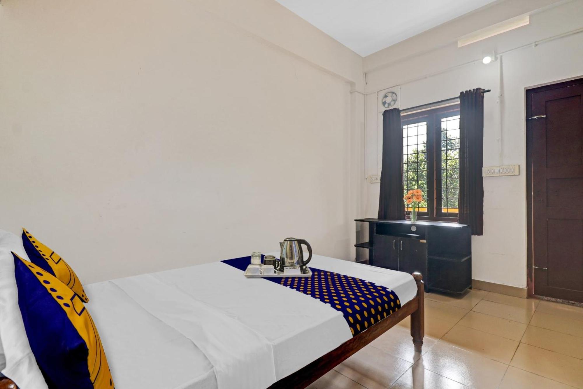 Spot On Jayesh Guest House นาสิก ภายนอก รูปภาพ